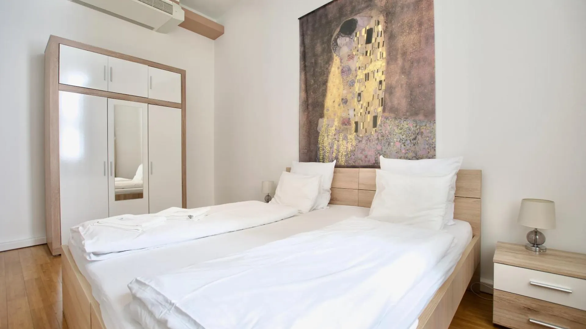 Premium Apartment By Hi5 - Vitkovics Suite Budapest Ungarn